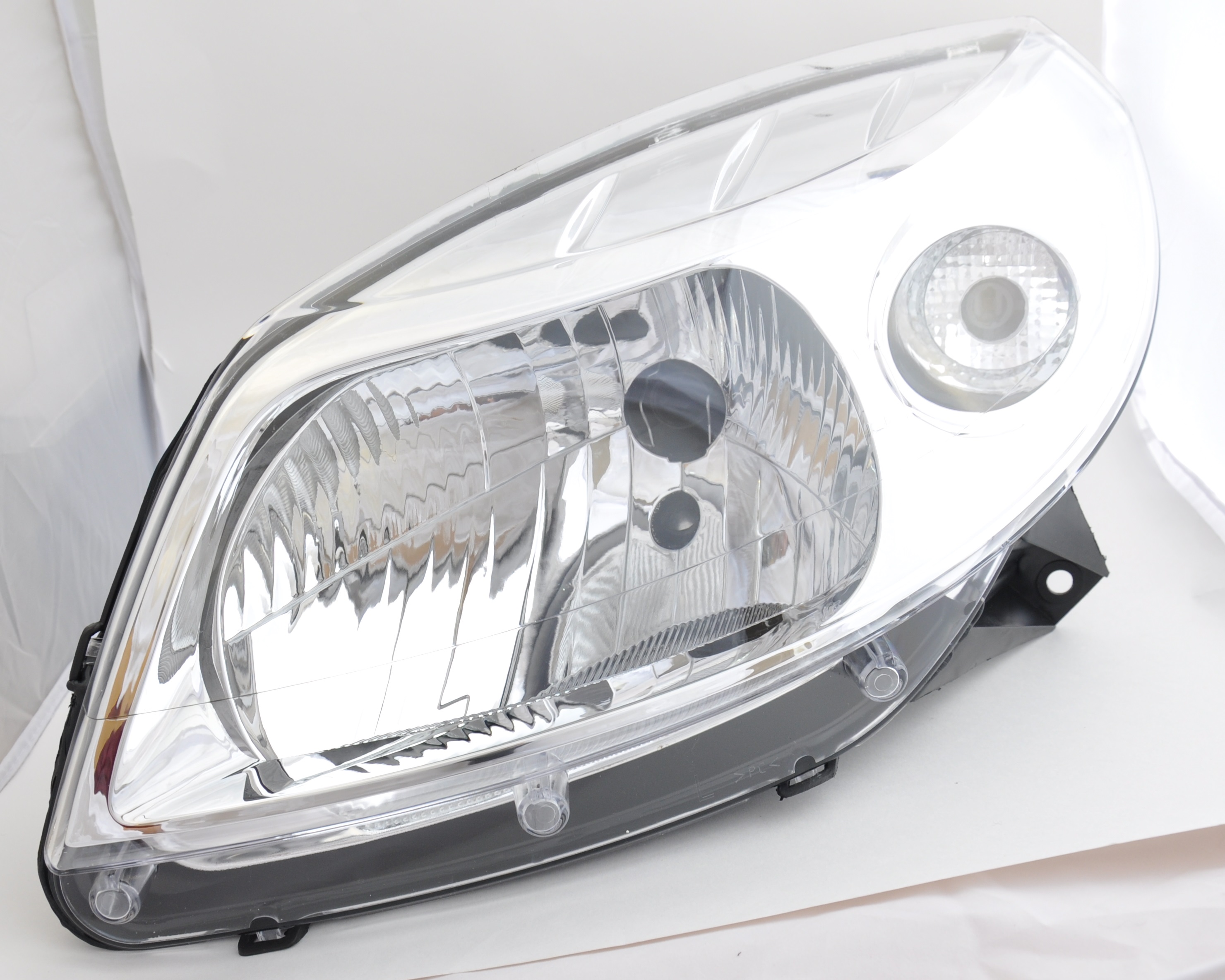 Фара Renault Sandero (2008-2014), левая Cartronic CRTR0108722 Ref.8200733878
